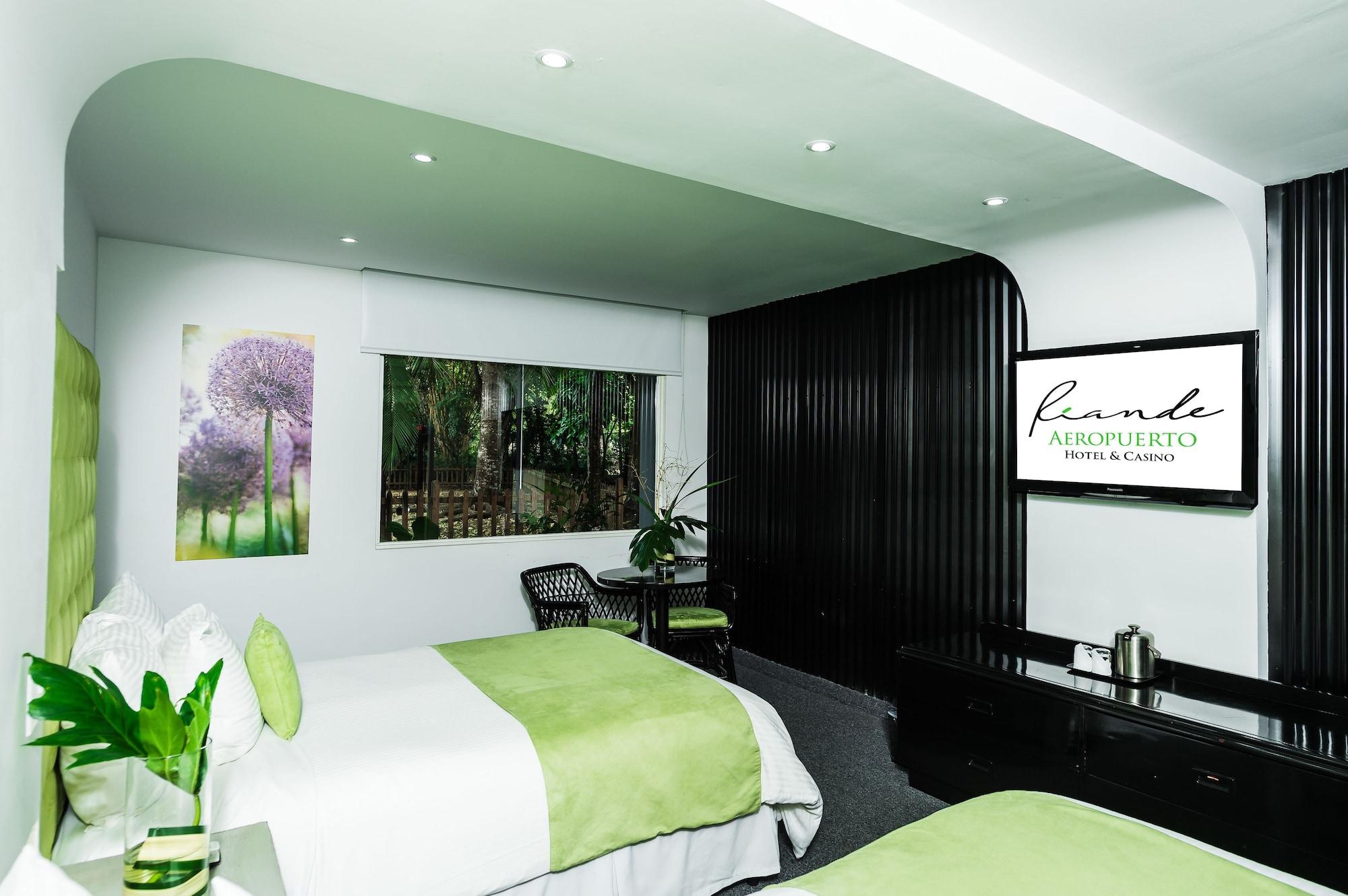 Riande Aeropuerto Hotel Casino Токумен Экстерьер фото