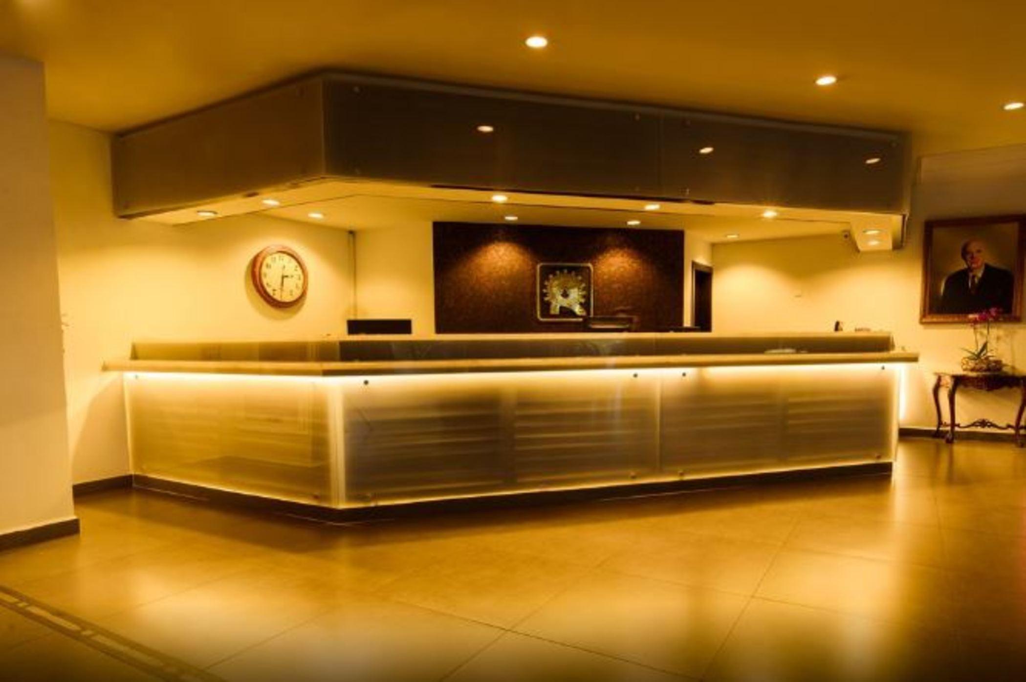Riande Aeropuerto Hotel Casino Токумен Экстерьер фото