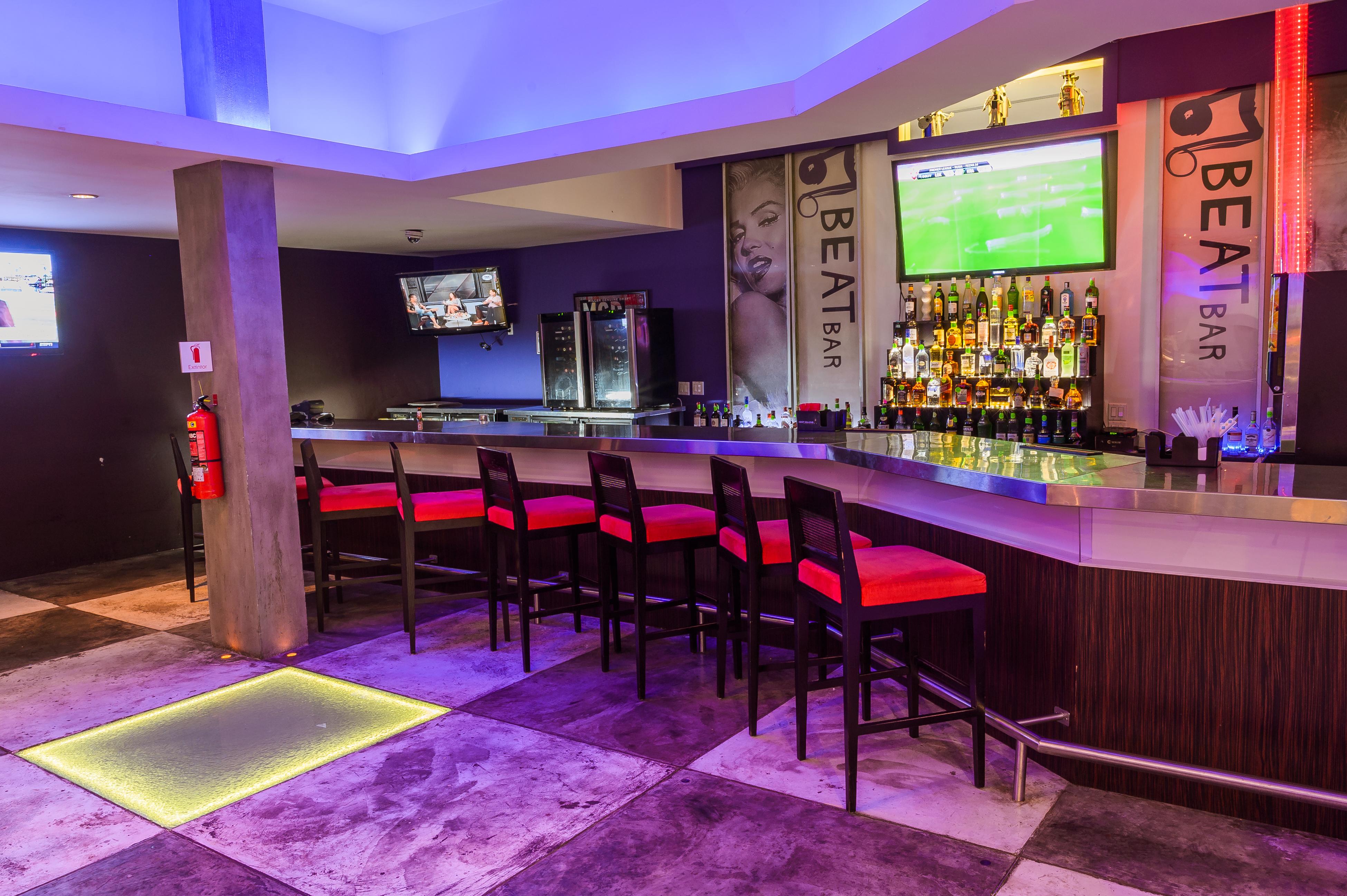 Riande Aeropuerto Hotel Casino Токумен Экстерьер фото