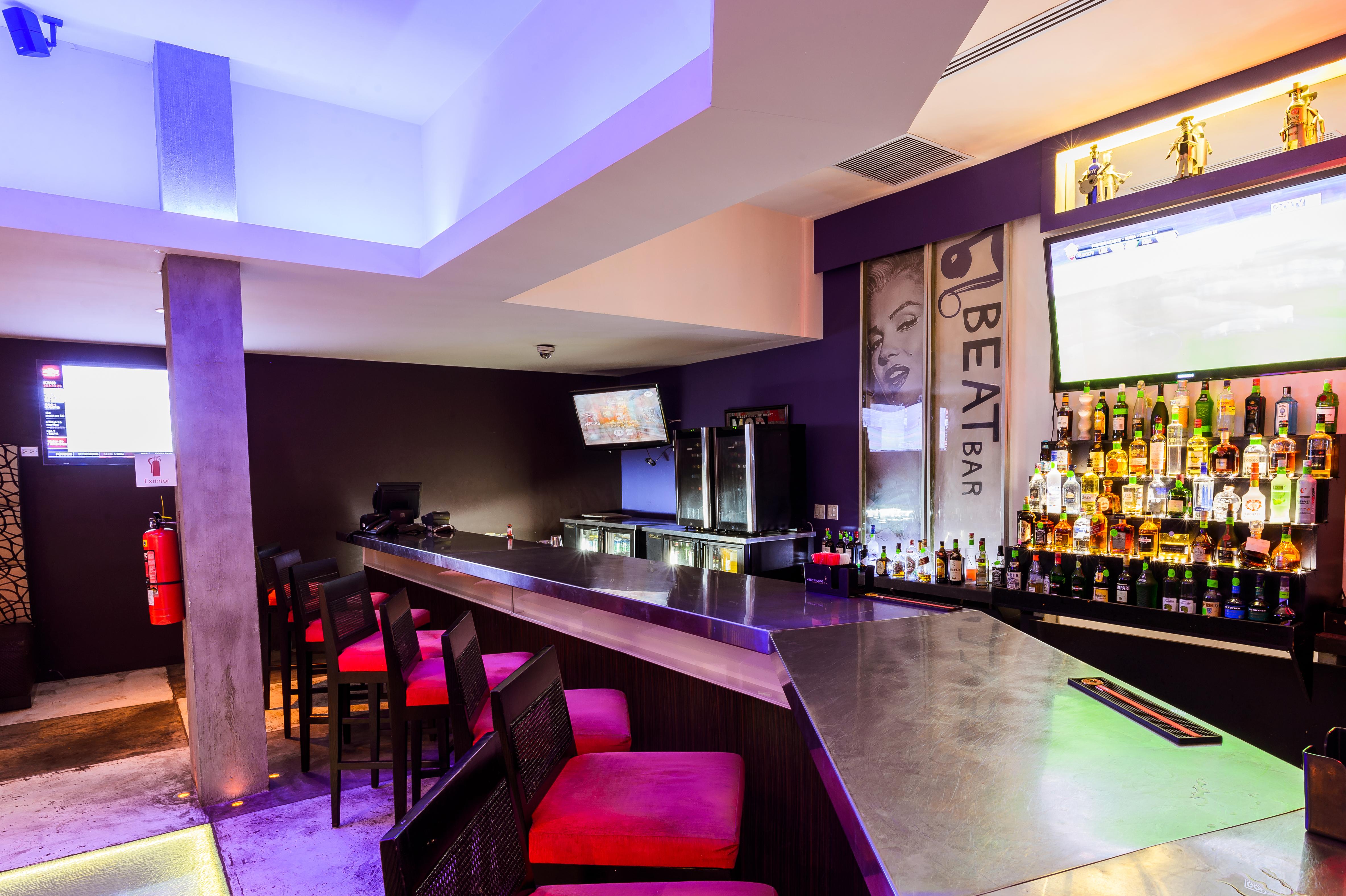 Riande Aeropuerto Hotel Casino Токумен Экстерьер фото
