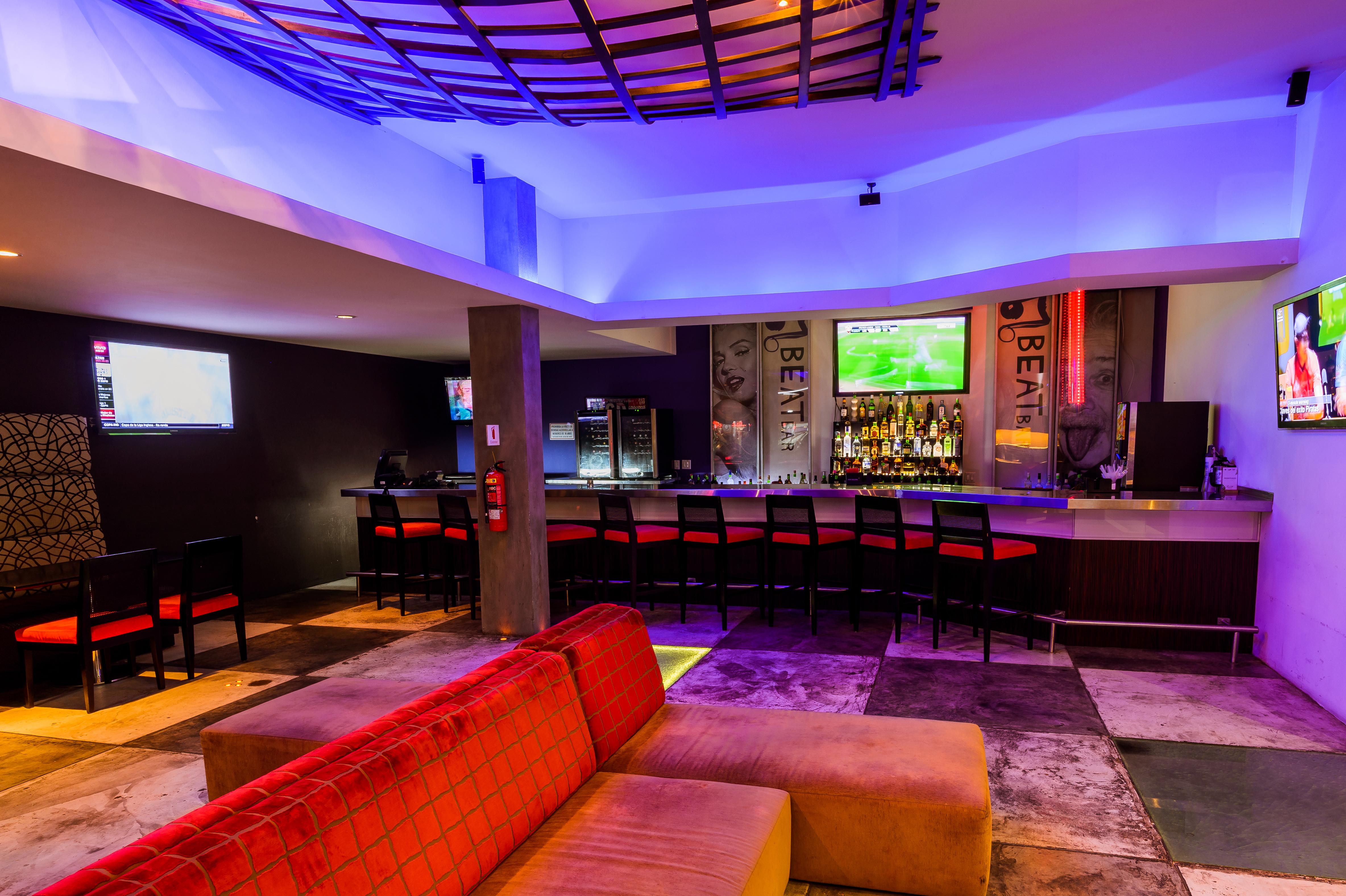 Riande Aeropuerto Hotel Casino Токумен Экстерьер фото