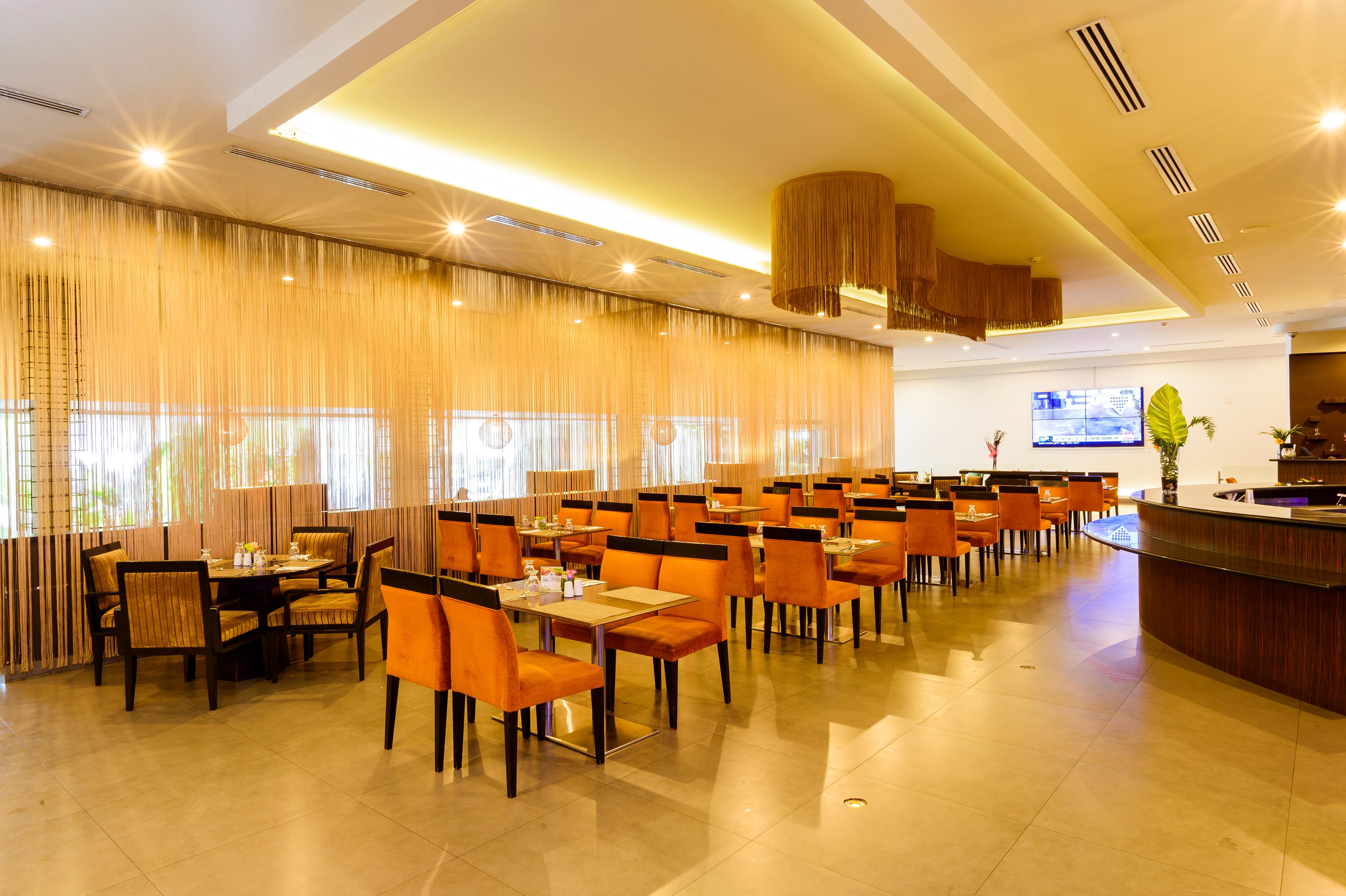 Riande Aeropuerto Hotel Casino Токумен Экстерьер фото