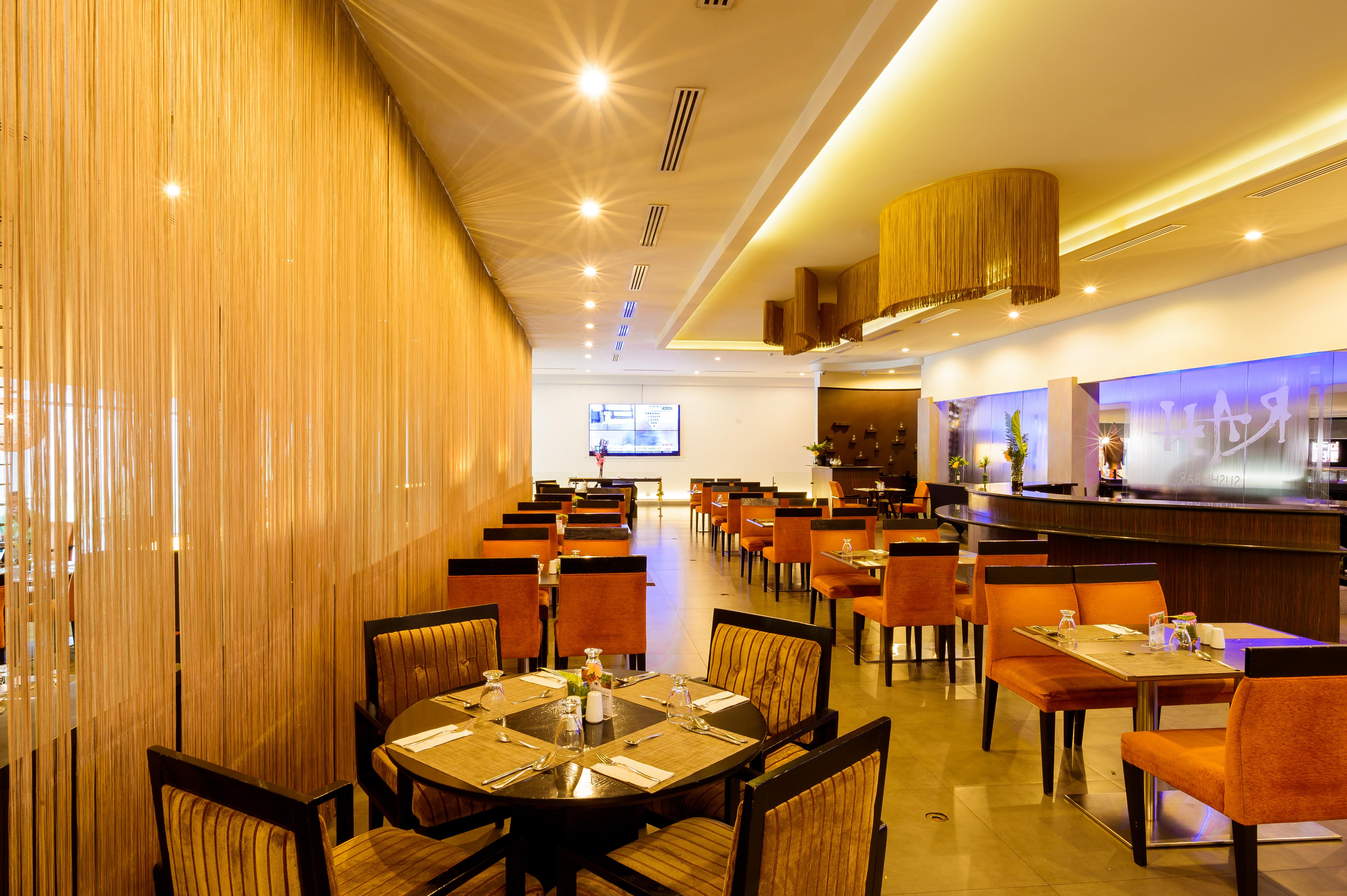 Riande Aeropuerto Hotel Casino Токумен Экстерьер фото