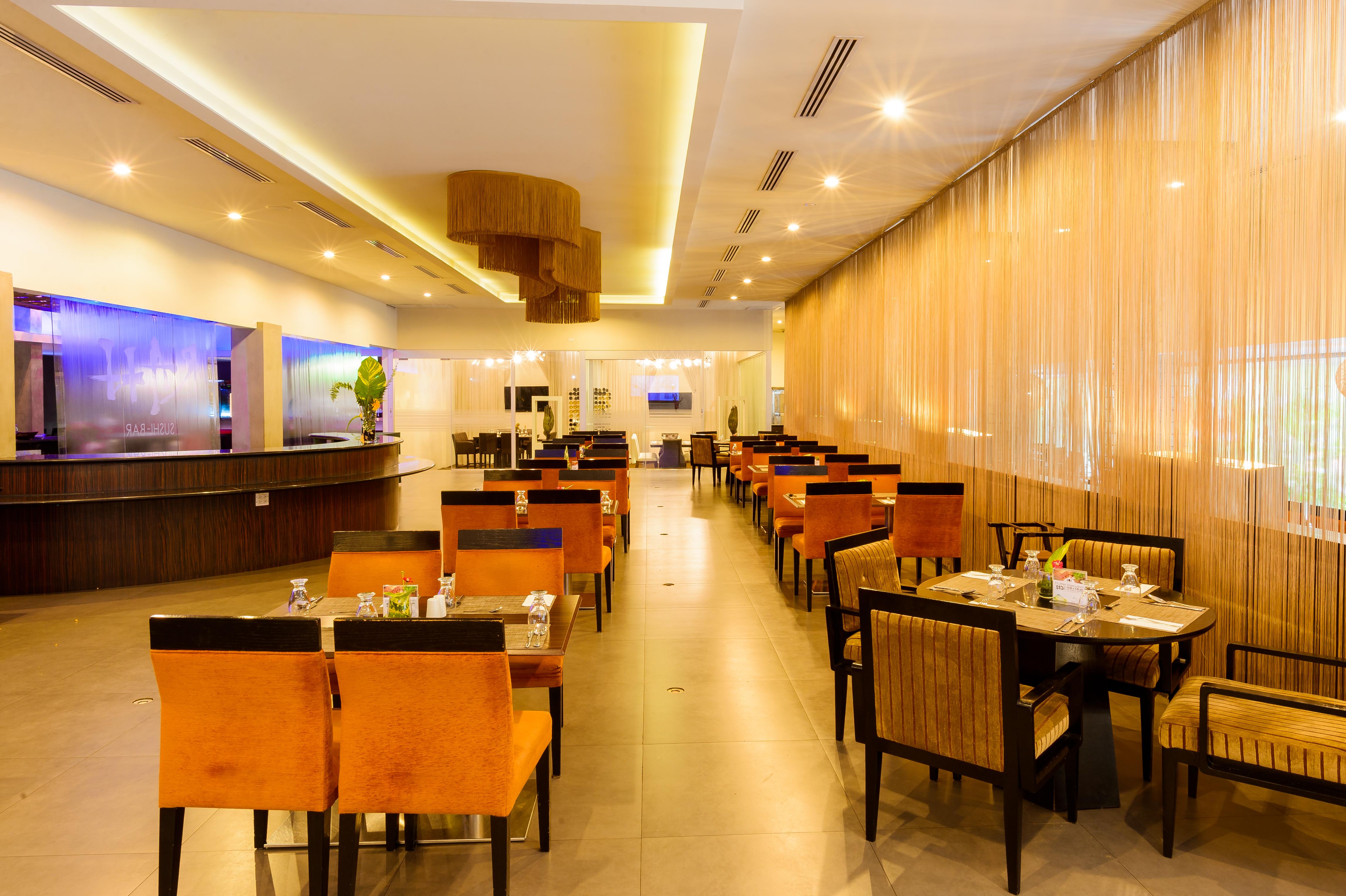 Riande Aeropuerto Hotel Casino Токумен Экстерьер фото