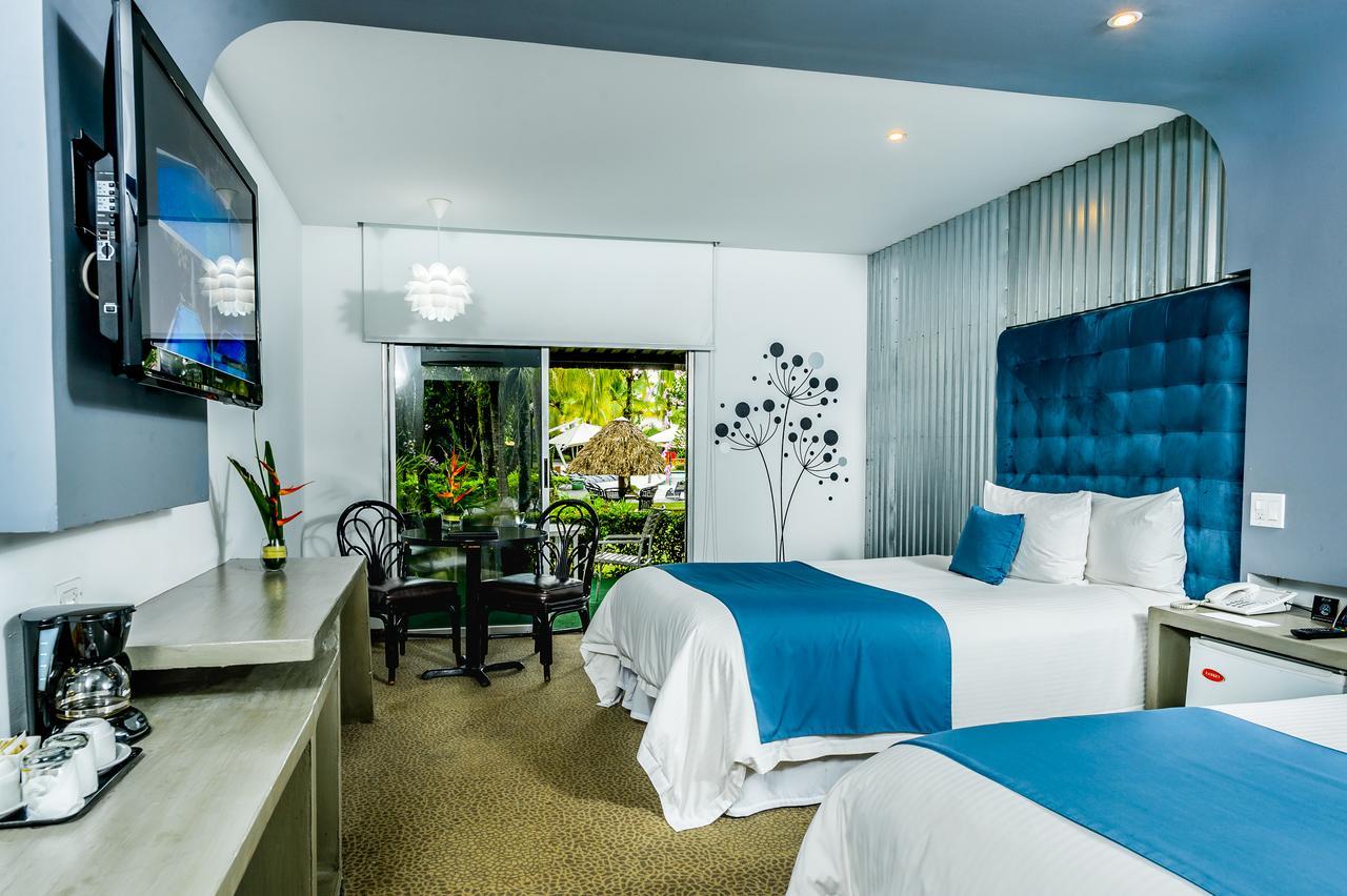 Riande Aeropuerto Hotel Casino Токумен Экстерьер фото