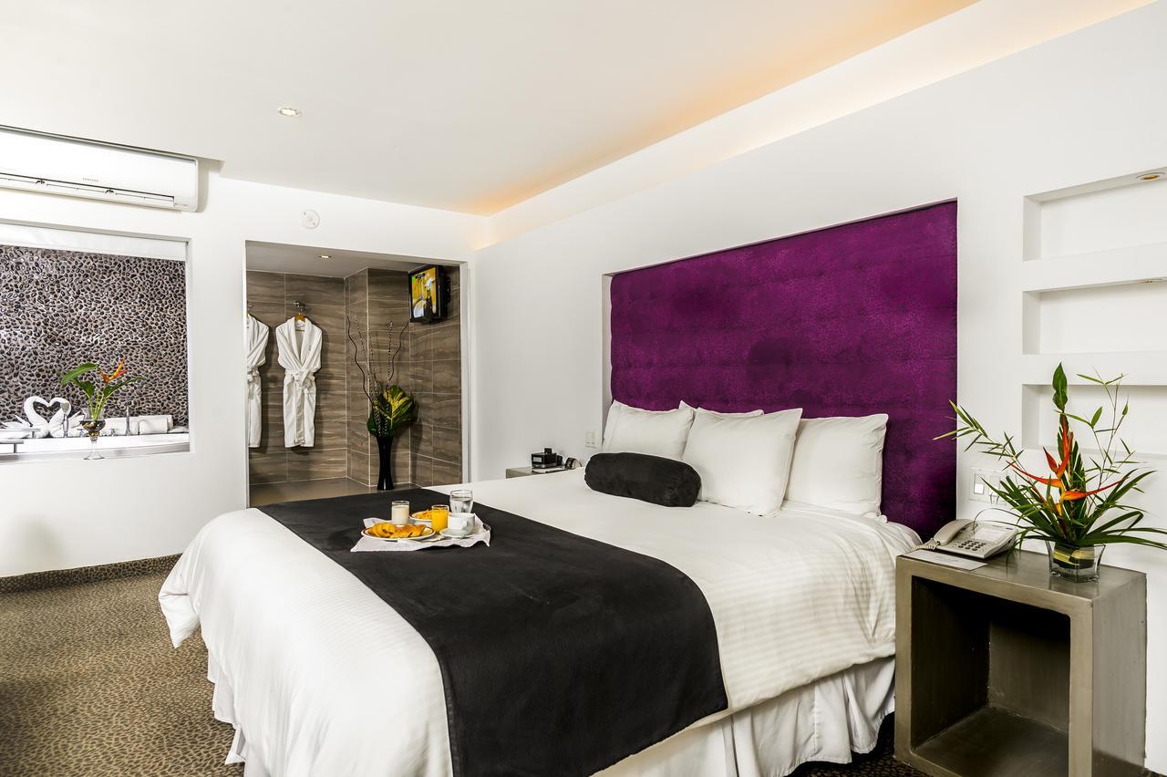 Riande Aeropuerto Hotel Casino Токумен Экстерьер фото